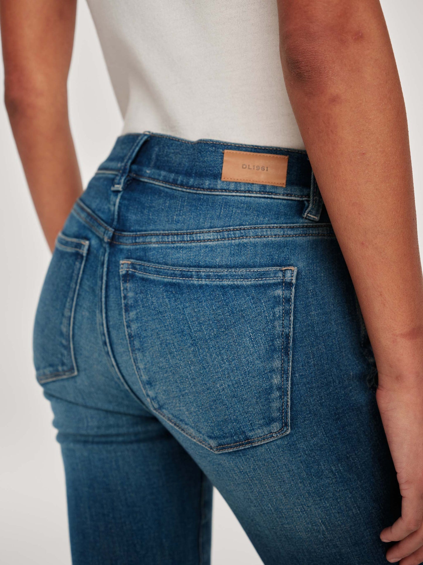 DL1961 13703 Mara Straight Hulton Cuffed