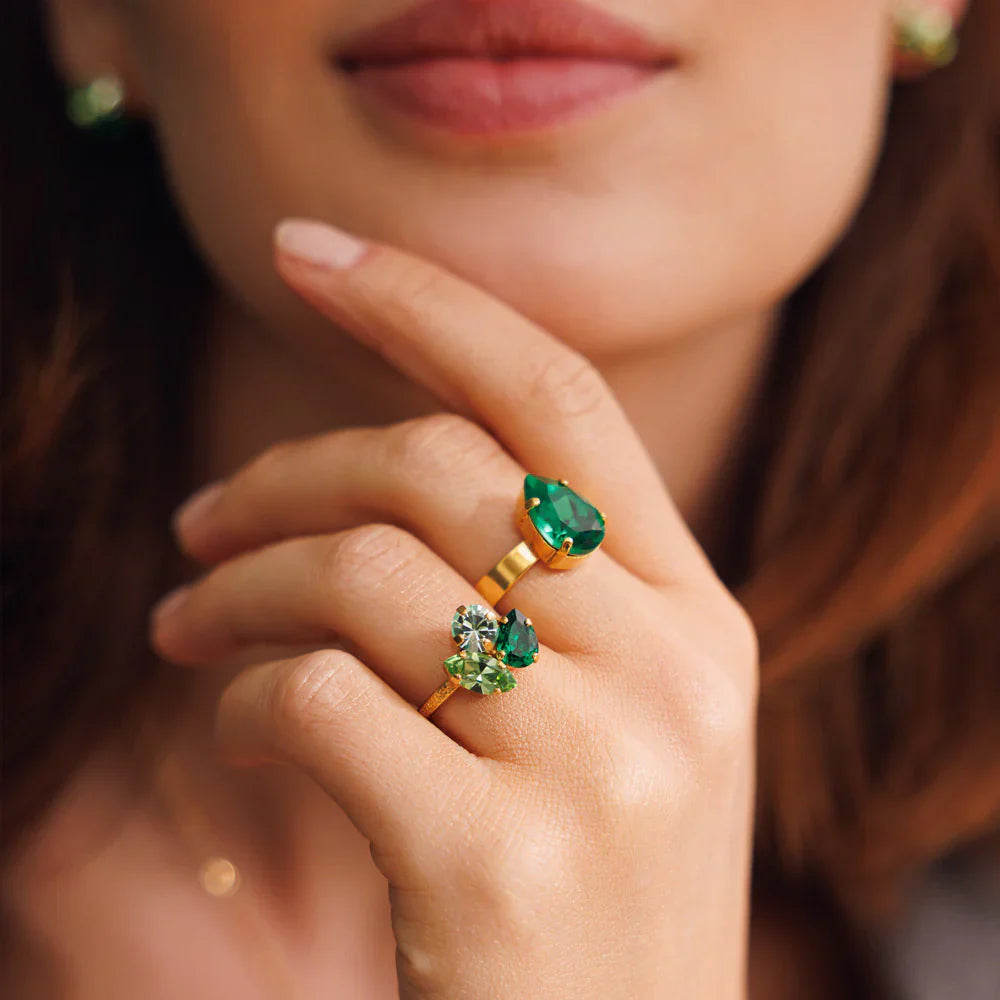 Caroline Svedbom Mini drop ring gold Majestic green