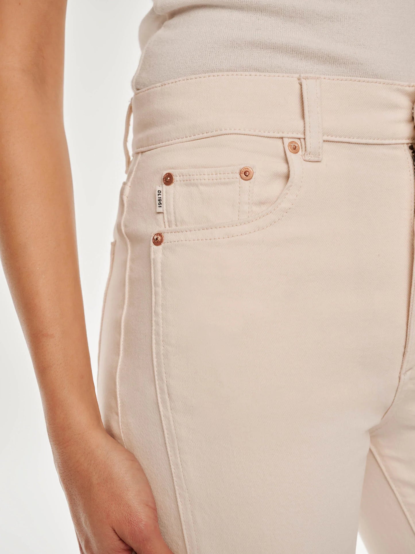 DL1961 Patti Straight 13746 Ecru Panelled