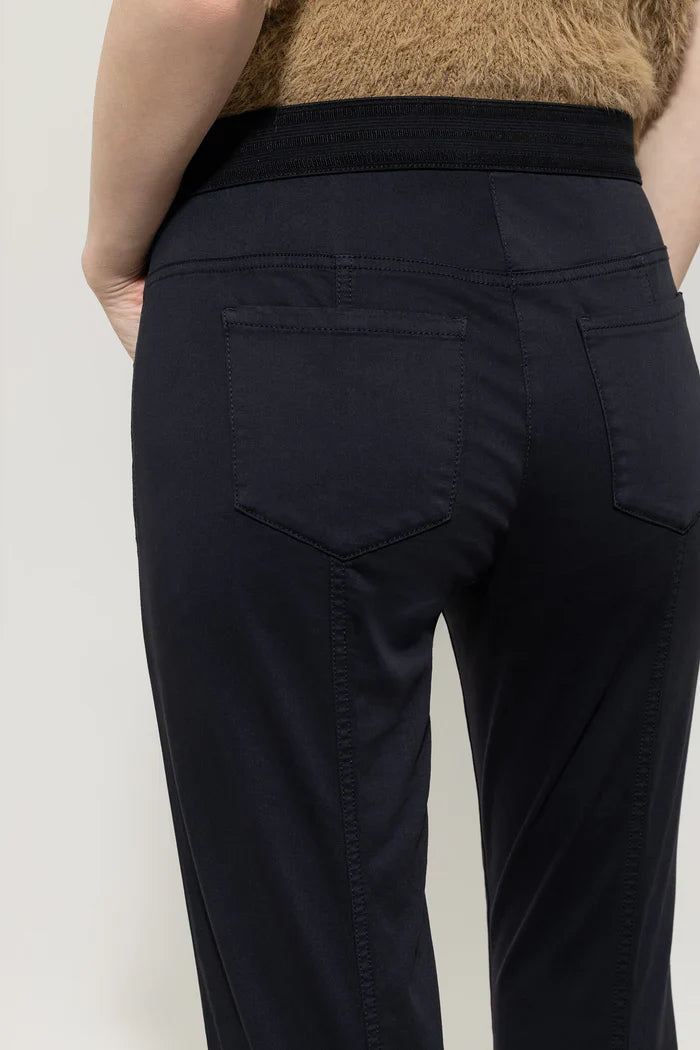 Luisa Cerano 627600 1883 Dark blue