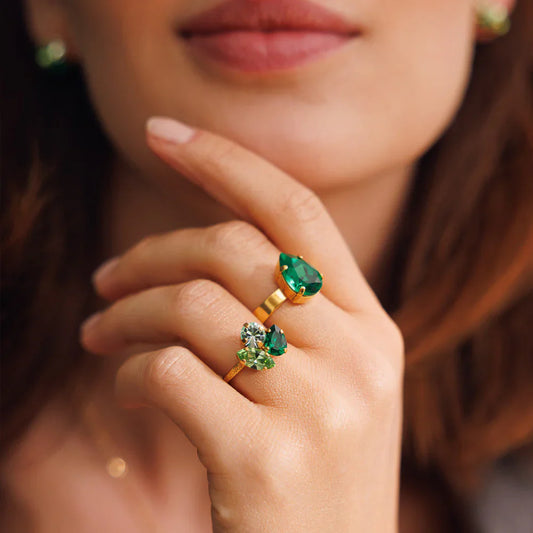 Caroline Svedbom Mini drop ring gold Majestic green